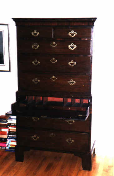 chestonchest.JPG (47062 bytes)